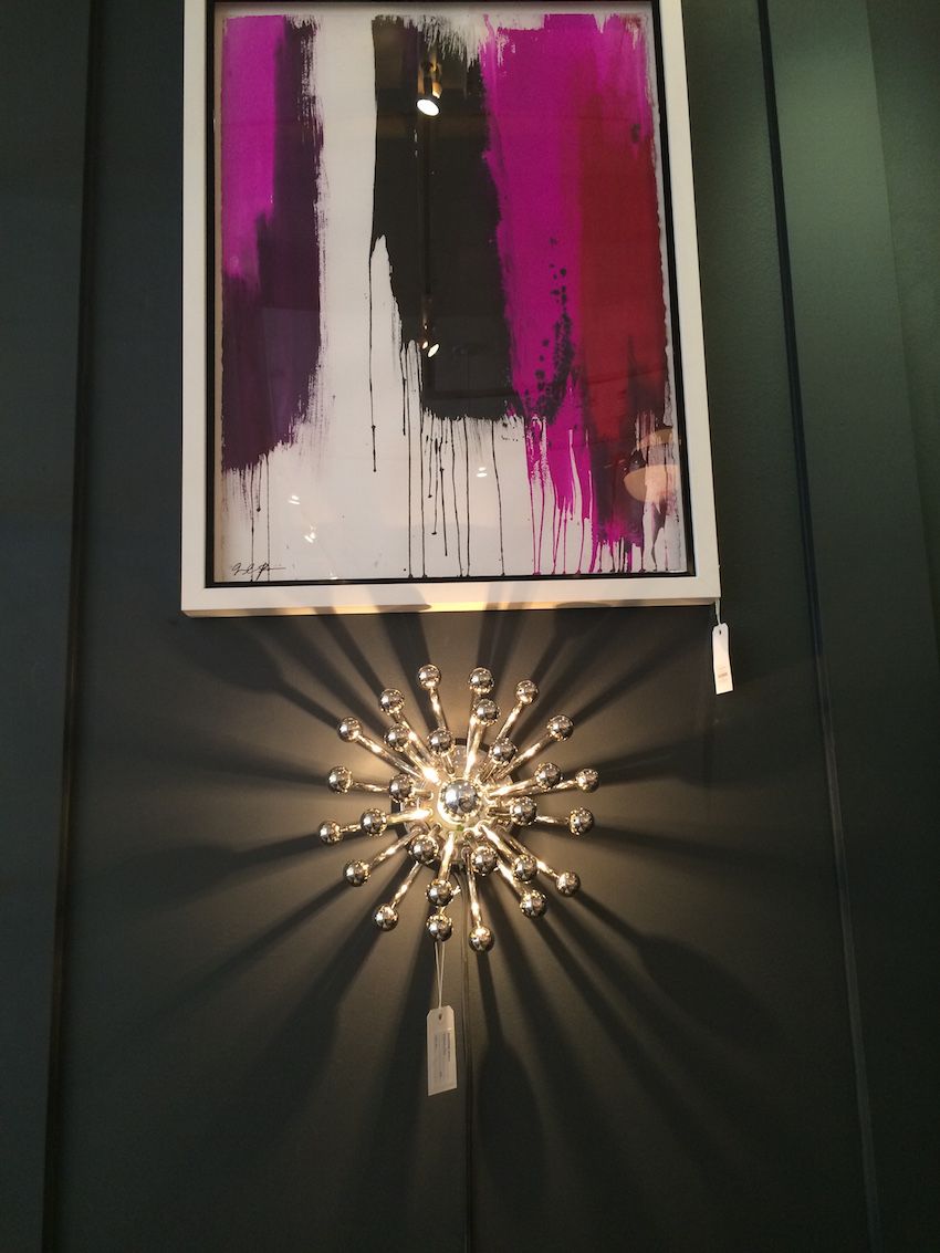 乔纳森·阿德勒的小型银莲花灯具是一种多功能壁灯，既是艺术也是照明。